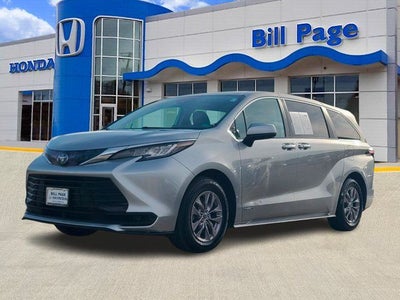 2021 Toyota Sienna LE 8 Passenger