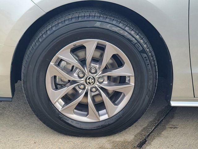 2021 Toyota Sienna LE 8 Passenger