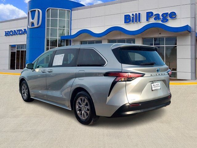 2021 Toyota Sienna LE 8 Passenger