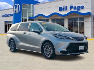 2021 Toyota Sienna LE 8 Passenger