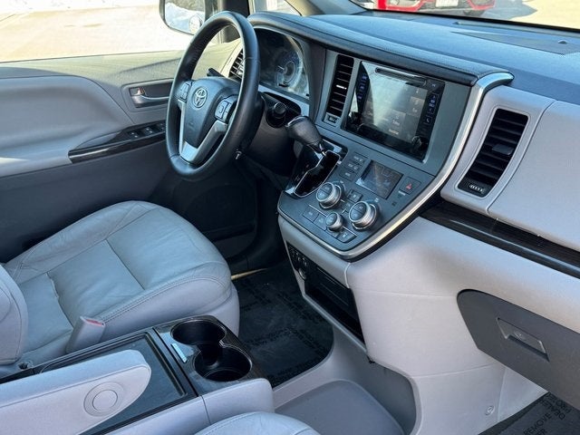 2015 Toyota Sienna L 7 Passenger