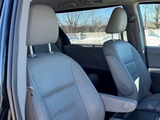 2015 Toyota Sienna L 7 Passenger
