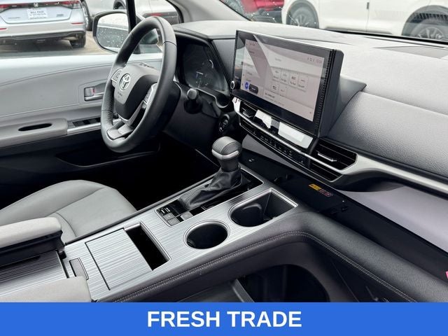 2025 Toyota Sienna XLE 8 Passenger