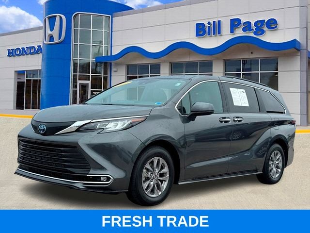 2025 Toyota Sienna XLE 8 Passenger