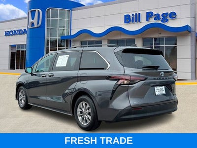 2025 Toyota Sienna XLE 8 Passenger