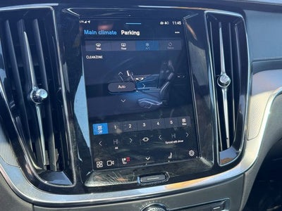 2025 Volvo S60 Plug-In Hybrid T8 Ultra Black Edition