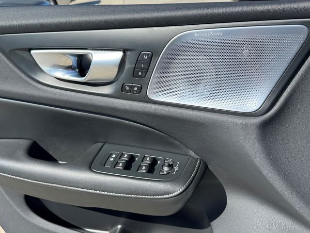 2025 Volvo S60 Plug-In Hybrid T8 Ultra Black Edition