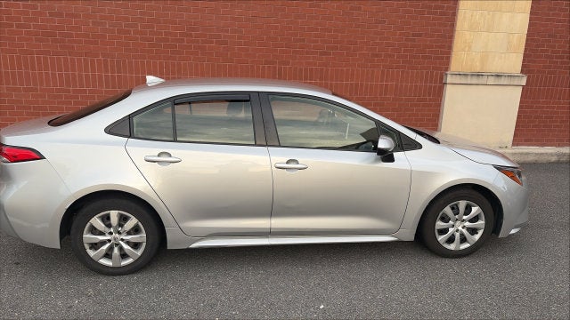 Used 2020 Toyota Corolla LE with VIN JTDEPRAE9LJ100693 for sale in Falls Church, VA