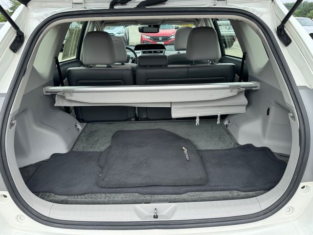 2017 Toyota Prius v Five