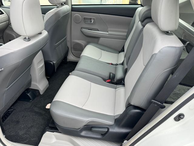 2017 Toyota Prius v Five