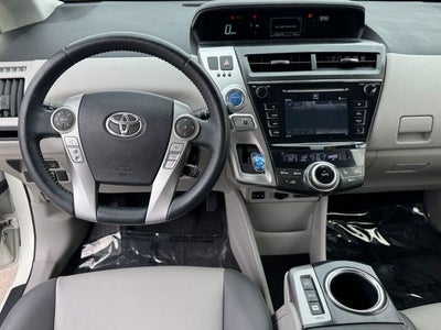 2017 Toyota Prius v Five