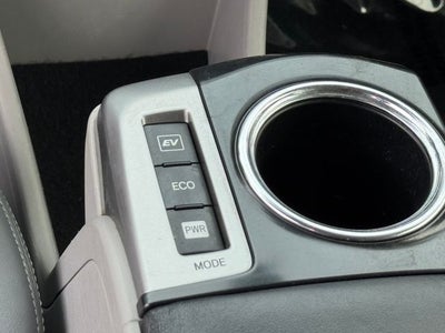 2017 Toyota Prius v Five