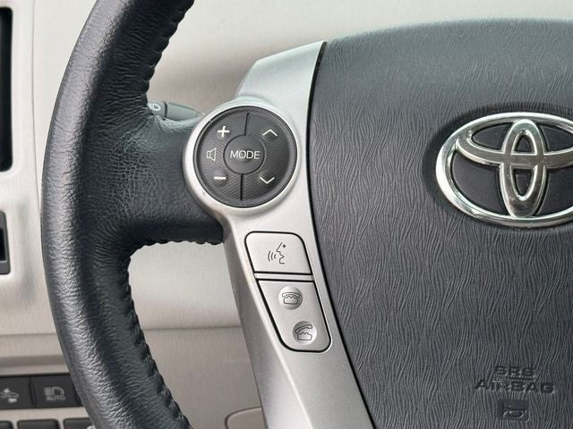 2017 Toyota Prius v Five