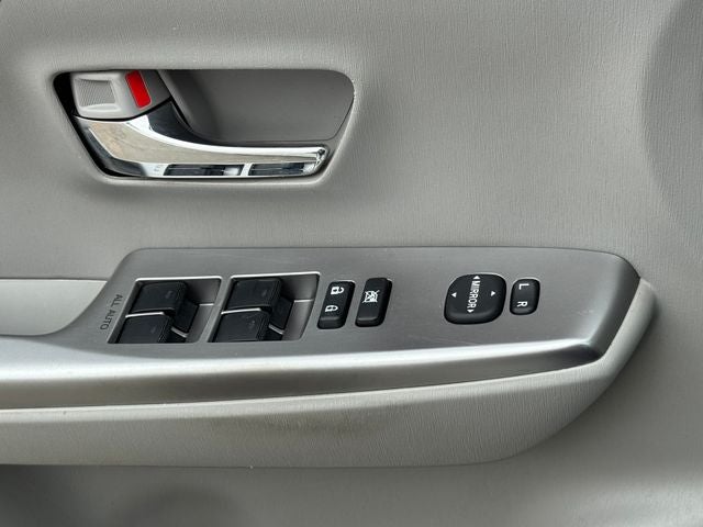2017 Toyota Prius v Five