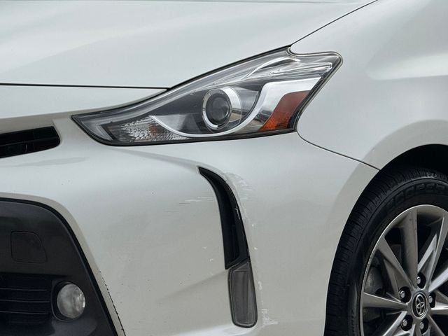 2017 Toyota Prius v Five