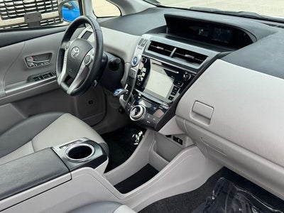 2017 Toyota Prius v Five