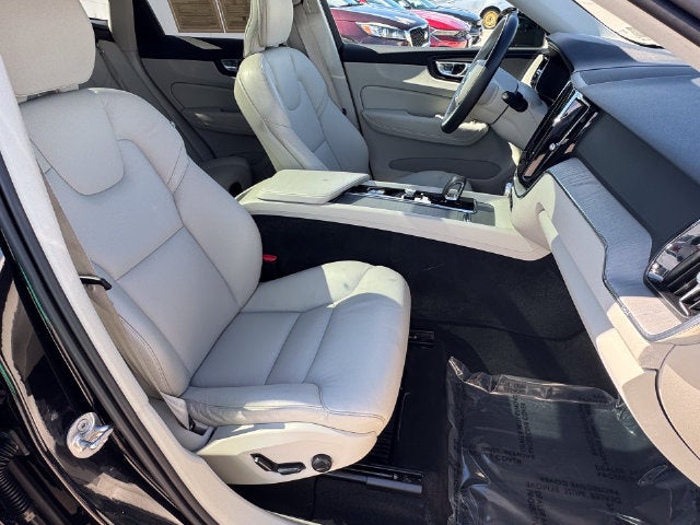2024 Volvo XC60 B5 Plus Dark Theme