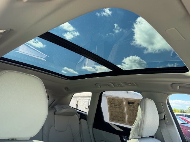 2024 Volvo XC60 B5 Plus Dark Theme