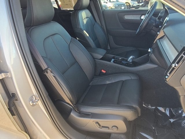 2025 Volvo XC40 B5 Plus Bright Theme