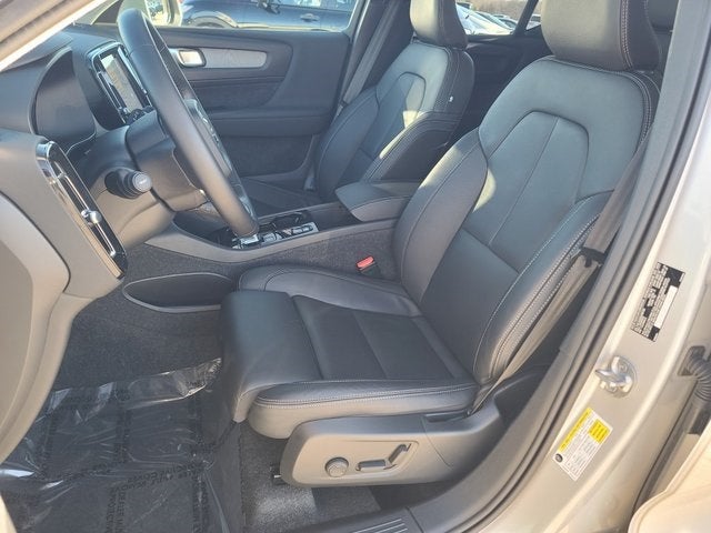 2025 Volvo XC40 B5 Plus Bright Theme