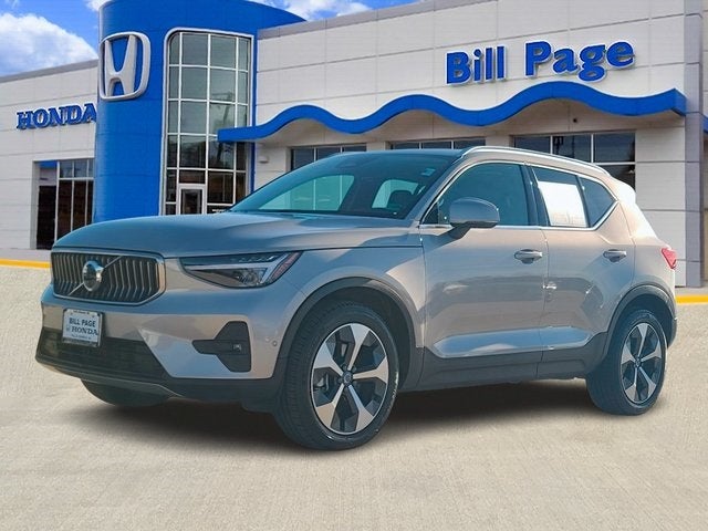 2025 Volvo XC40 B5 Plus Bright Theme