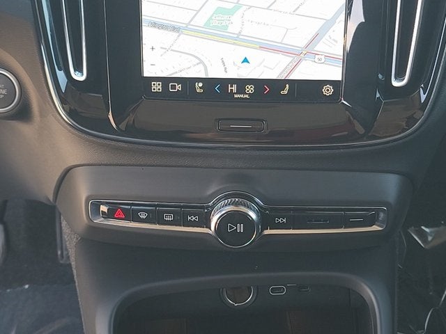 2025 Volvo XC40 B5 Plus Bright Theme