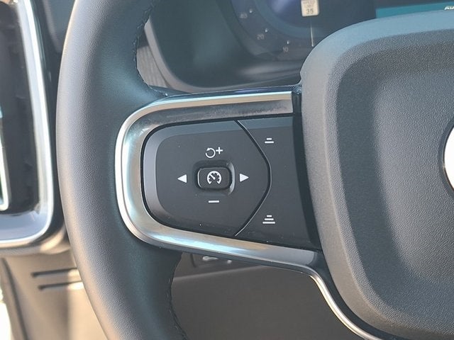 2025 Volvo XC40 B5 Plus Bright Theme