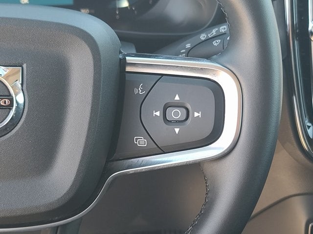 2025 Volvo XC40 B5 Plus Bright Theme