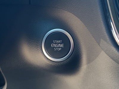 2025 Volvo XC40 B5 Plus Bright Theme