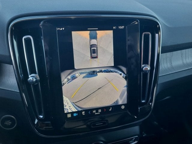 2025 Volvo XC40 B5 Plus Bright Theme