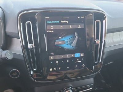 2025 Volvo XC40 B5 Plus Bright Theme