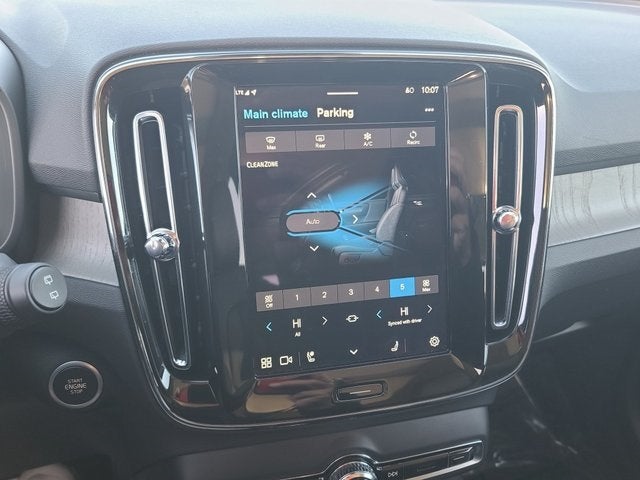 2025 Volvo XC40 B5 Plus Bright Theme