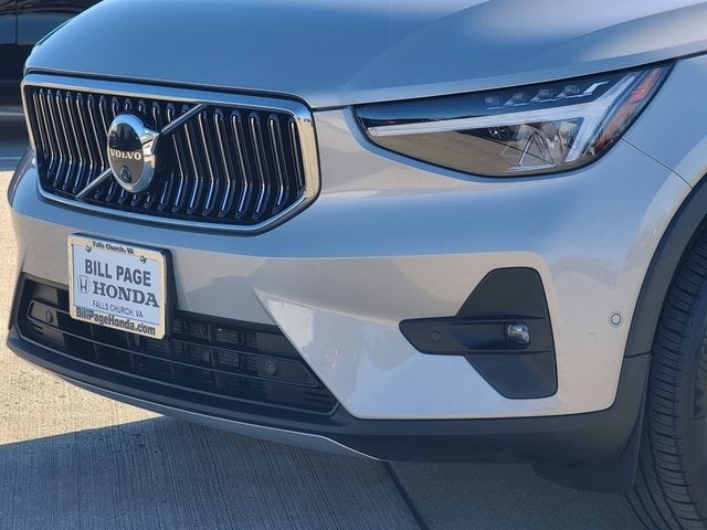 2025 Volvo XC40 B5 Plus Bright Theme