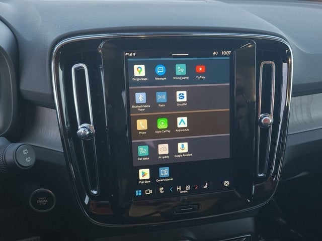 2025 Volvo XC40 B5 Plus Bright Theme