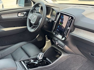 2023 Volvo XC40 B5 Plus Dark Theme