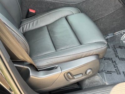 2023 Volvo XC40 B5 Plus Dark Theme