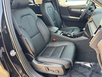 2023 Volvo XC40 B5 Plus Dark Theme