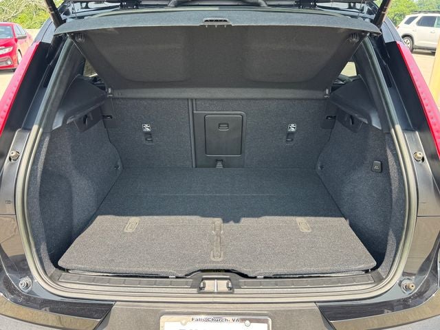 2023 Volvo XC40 B5 Plus Dark Theme