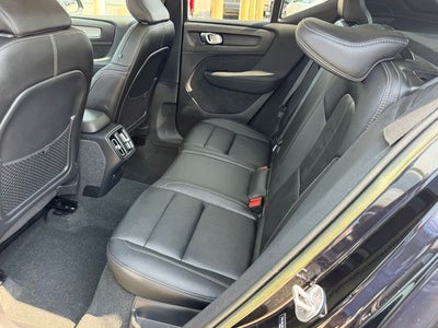 2023 Volvo XC40 B5 Plus Dark Theme