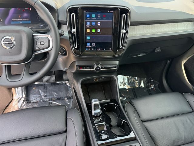 2023 Volvo XC40 B5 Plus Dark Theme