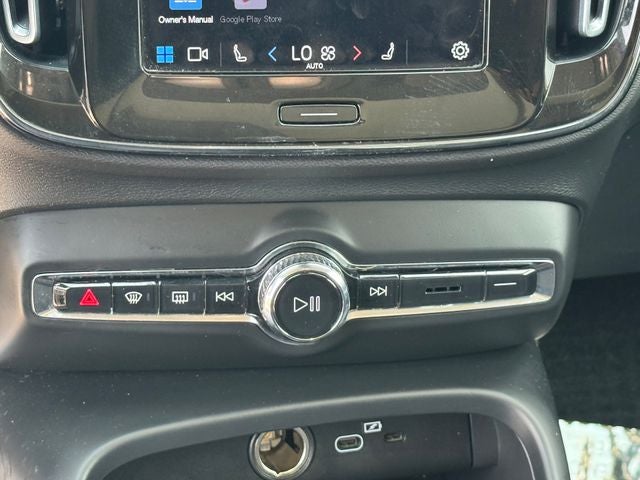 2023 Volvo XC40 B5 Plus Dark Theme