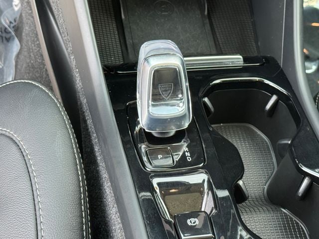 2023 Volvo XC40 B5 Plus Dark Theme