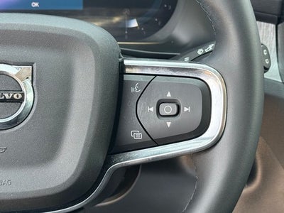 2023 Volvo XC40 B5 Plus Dark Theme