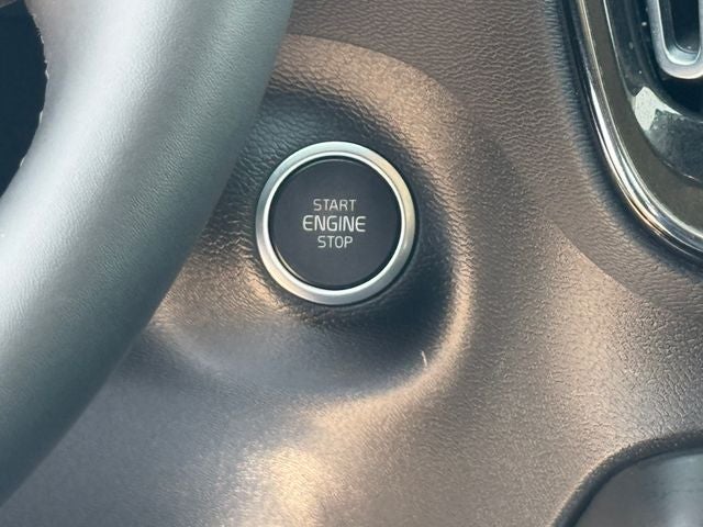 2023 Volvo XC40 B5 Plus Dark Theme
