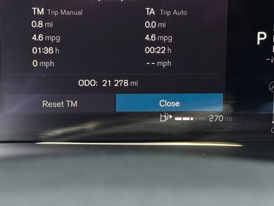 2023 Volvo XC40 B5 Plus Dark Theme