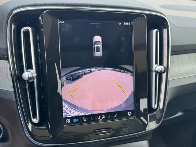 2023 Volvo XC40 B5 Plus Dark Theme