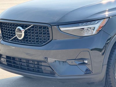 2023 Volvo XC40 B5 Plus Dark Theme