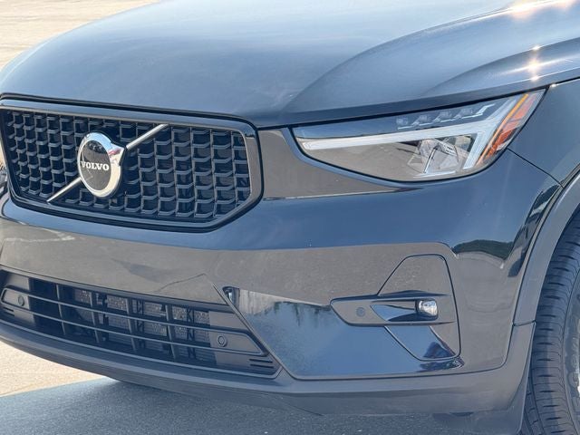 2023 Volvo XC40 B5 Plus Dark Theme