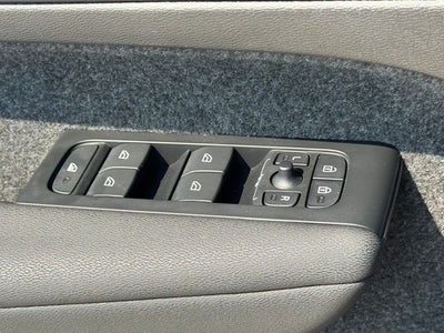 2023 Volvo XC40 B5 Plus Dark Theme