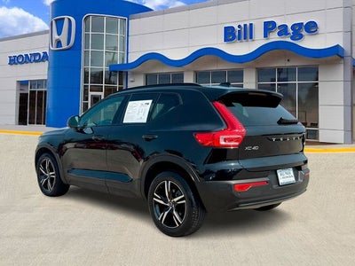 2023 Volvo XC40 B5 Plus Dark Theme
